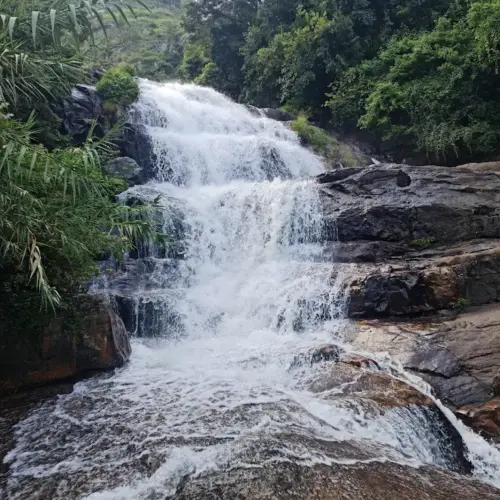 Bomburu Ella Waterfall tourist place 11 (4)