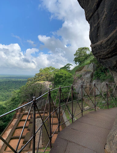 sigiriya rock tourist place 10