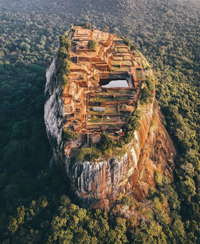 sigiriya rock tourist place