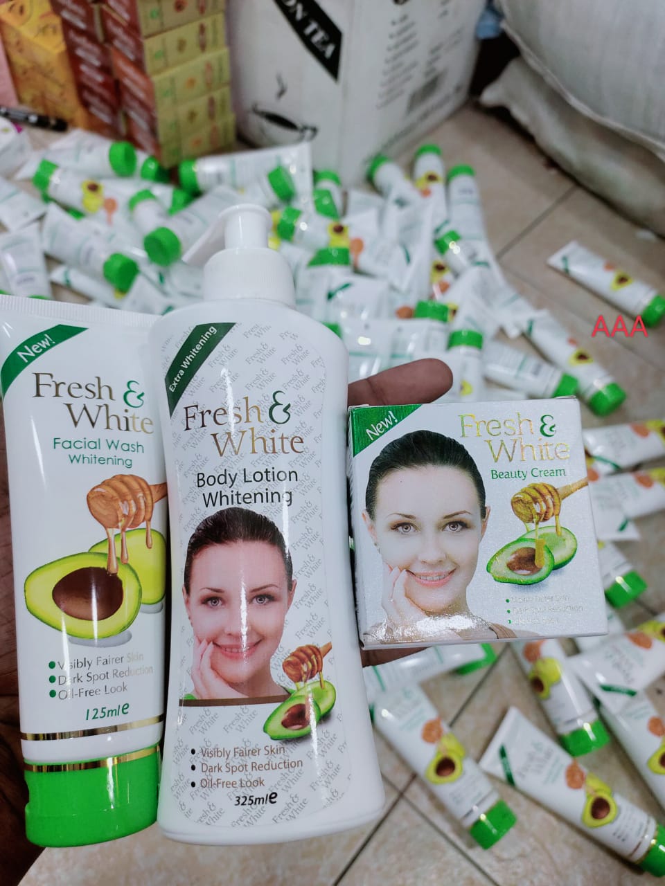 Fresh and White Whitening Face Wash