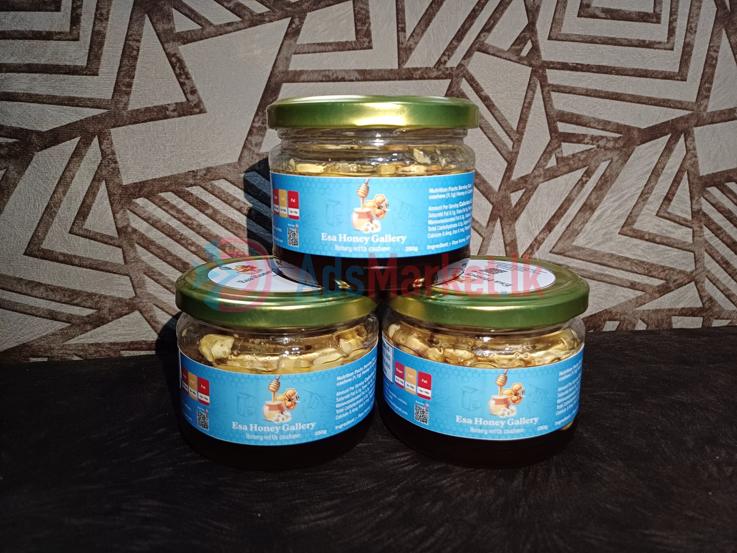 Pure honey with cashew