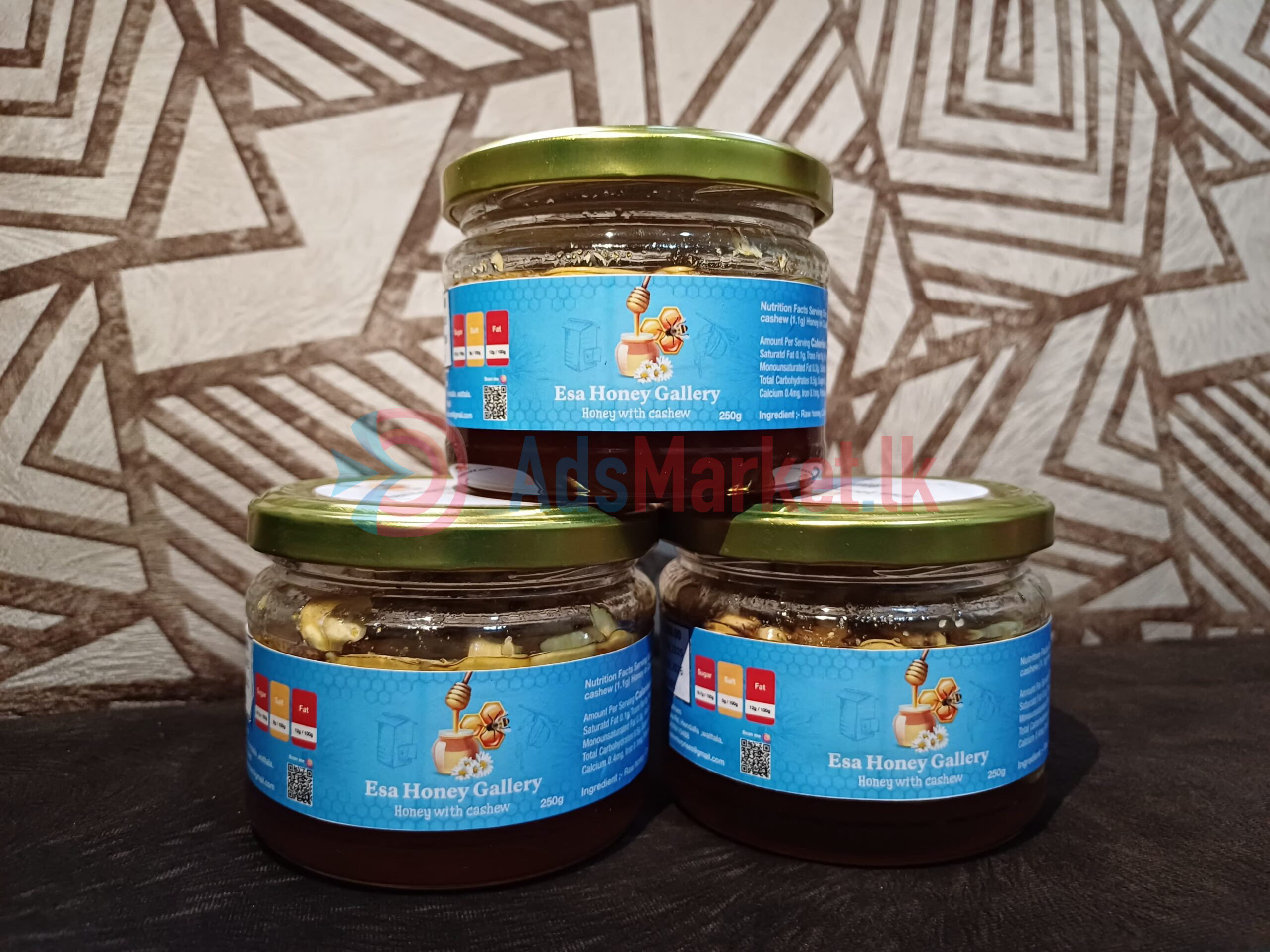 Pure honey with cashew