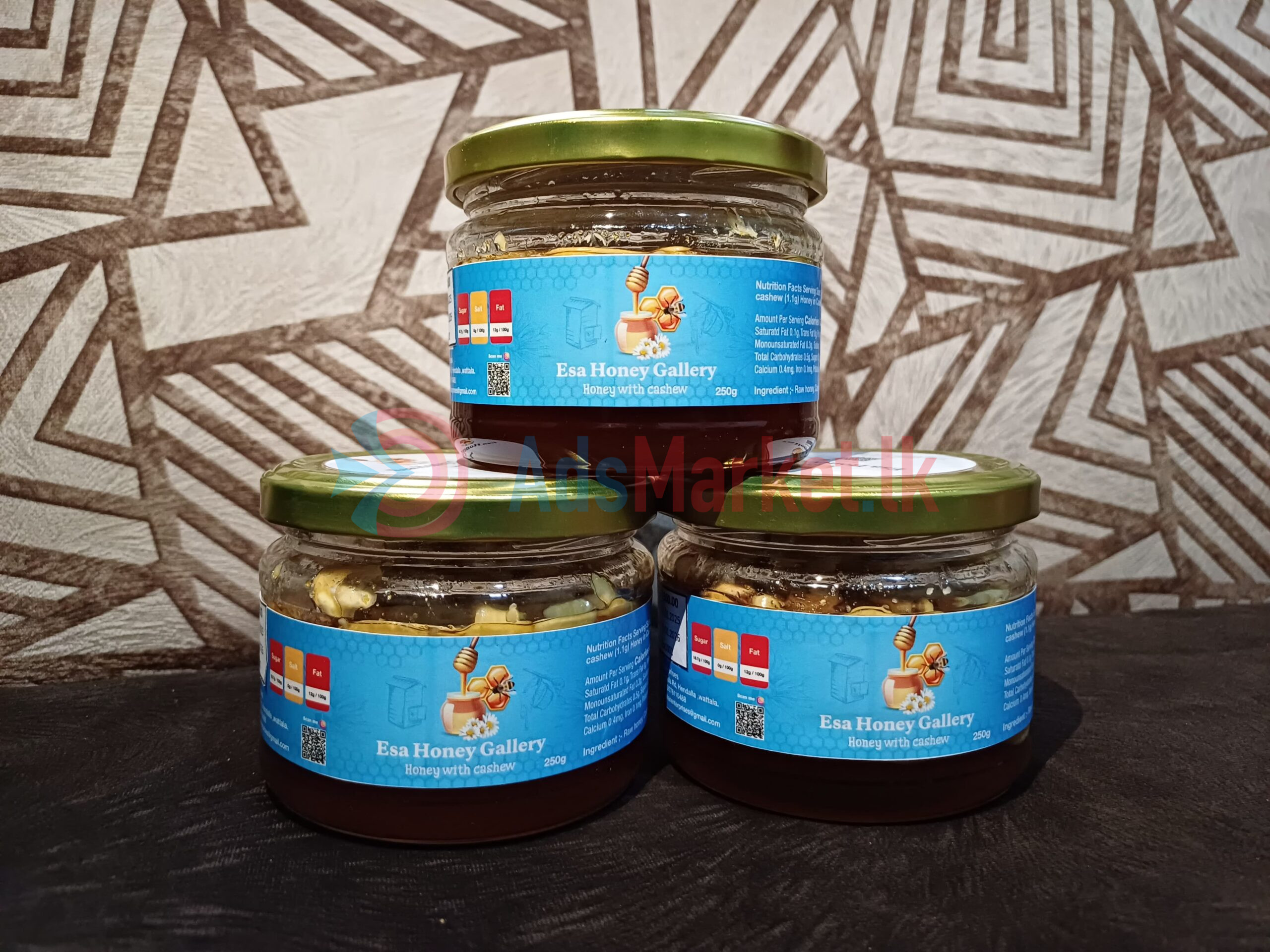 Pure honey with cashew