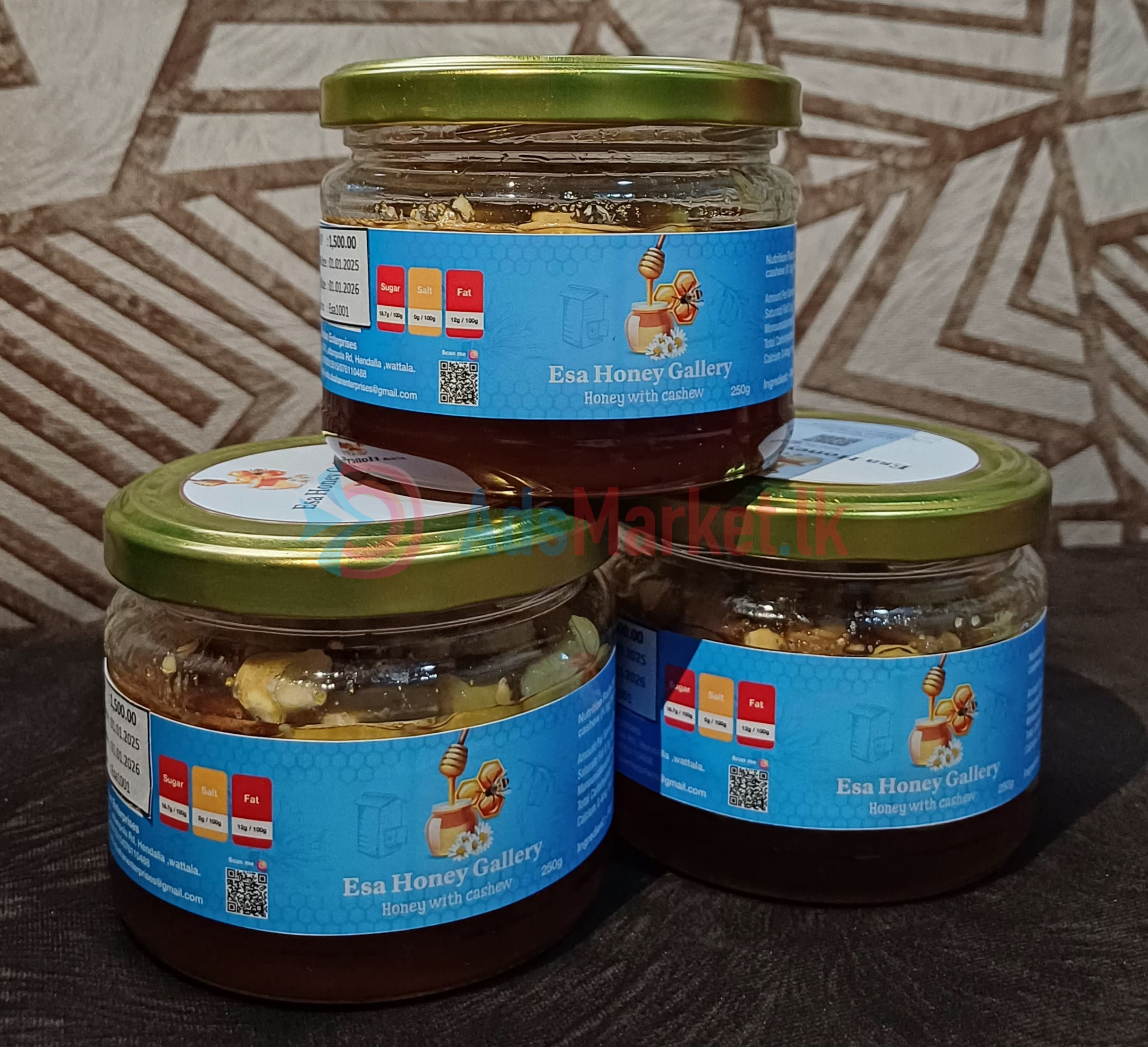 Pure honey with cashew